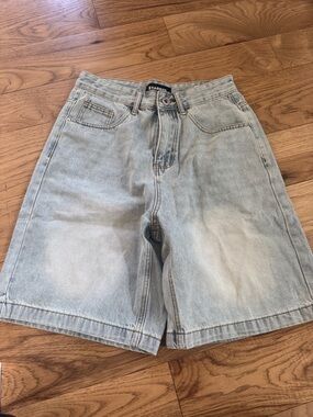 Light Blue Denim Men's Shorts - Casual Five-Pocket